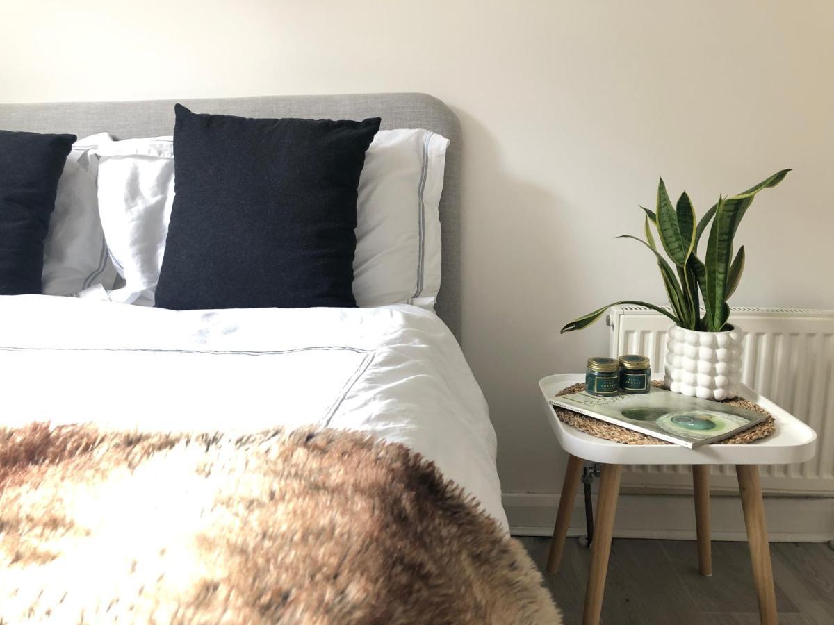Bright Chiswick Apartment - Great Location ลอนดอน ภายนอก รูปภาพ