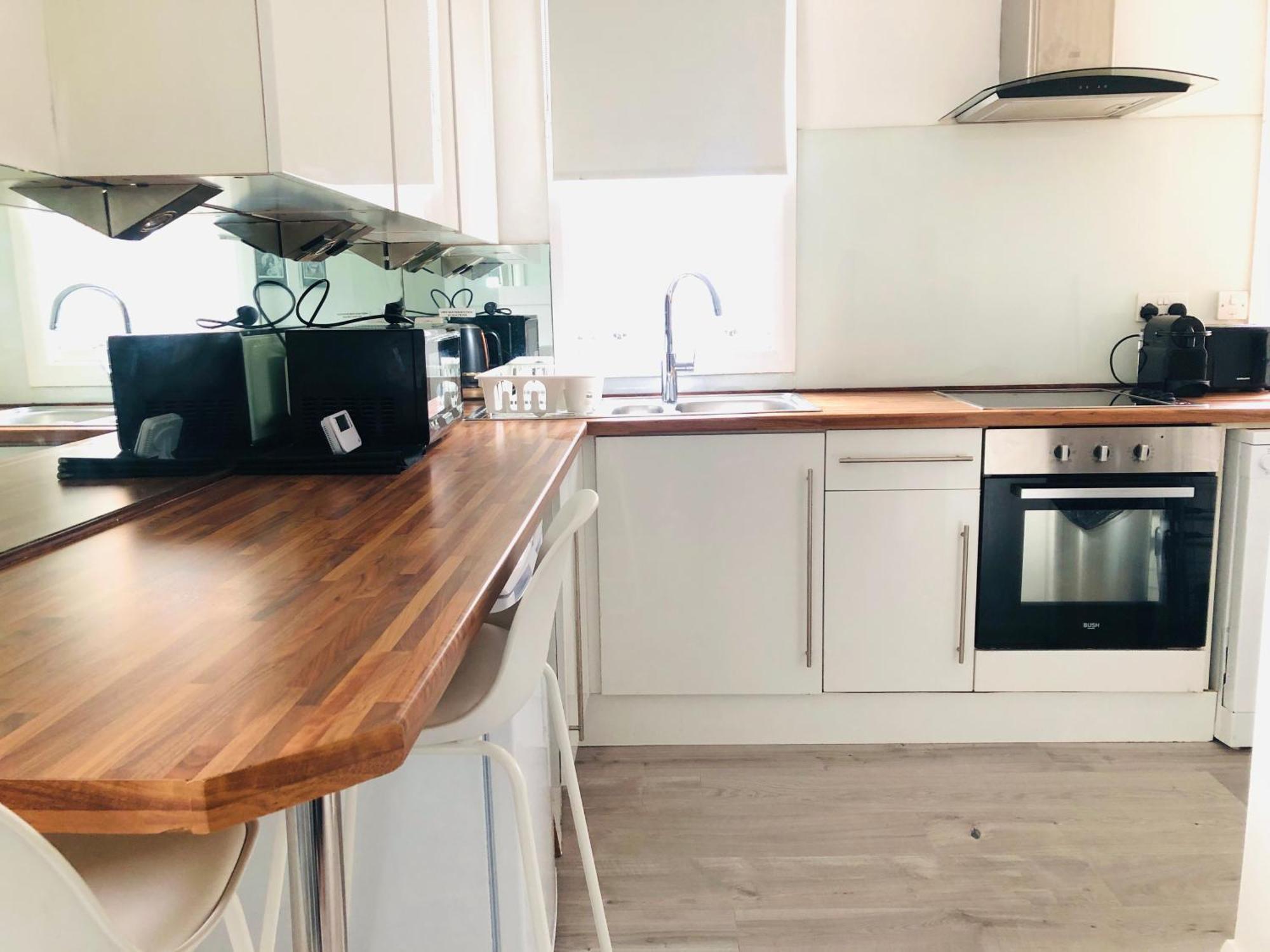 Bright Chiswick Apartment - Great Location ลอนดอน ภายนอก รูปภาพ