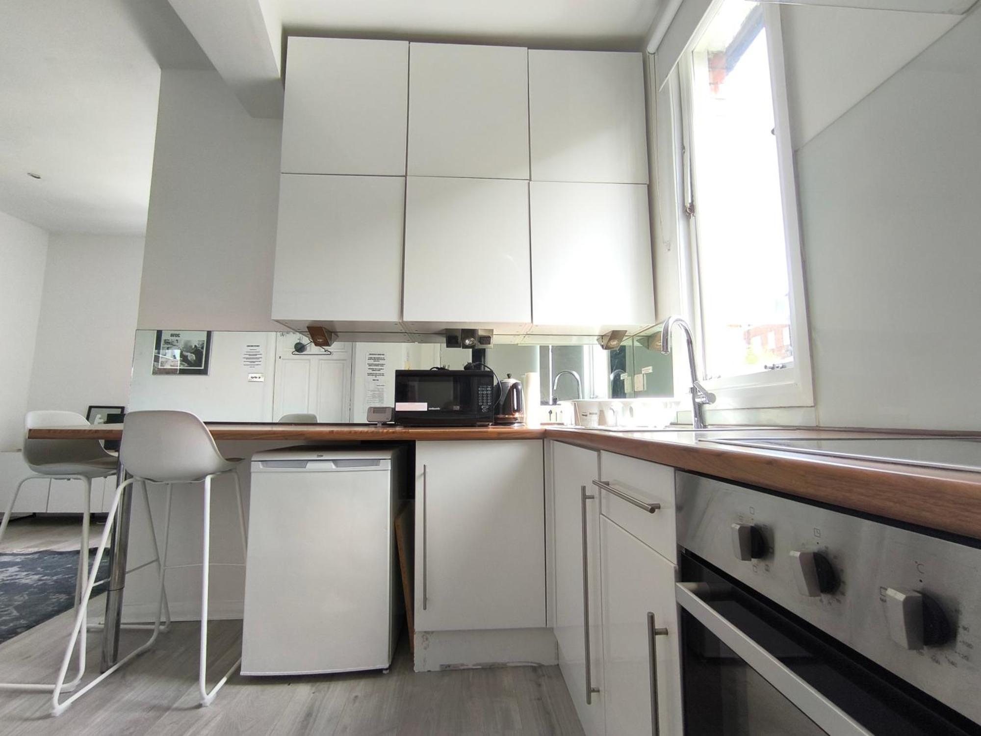 Bright Chiswick Apartment - Great Location ลอนดอน ภายนอก รูปภาพ