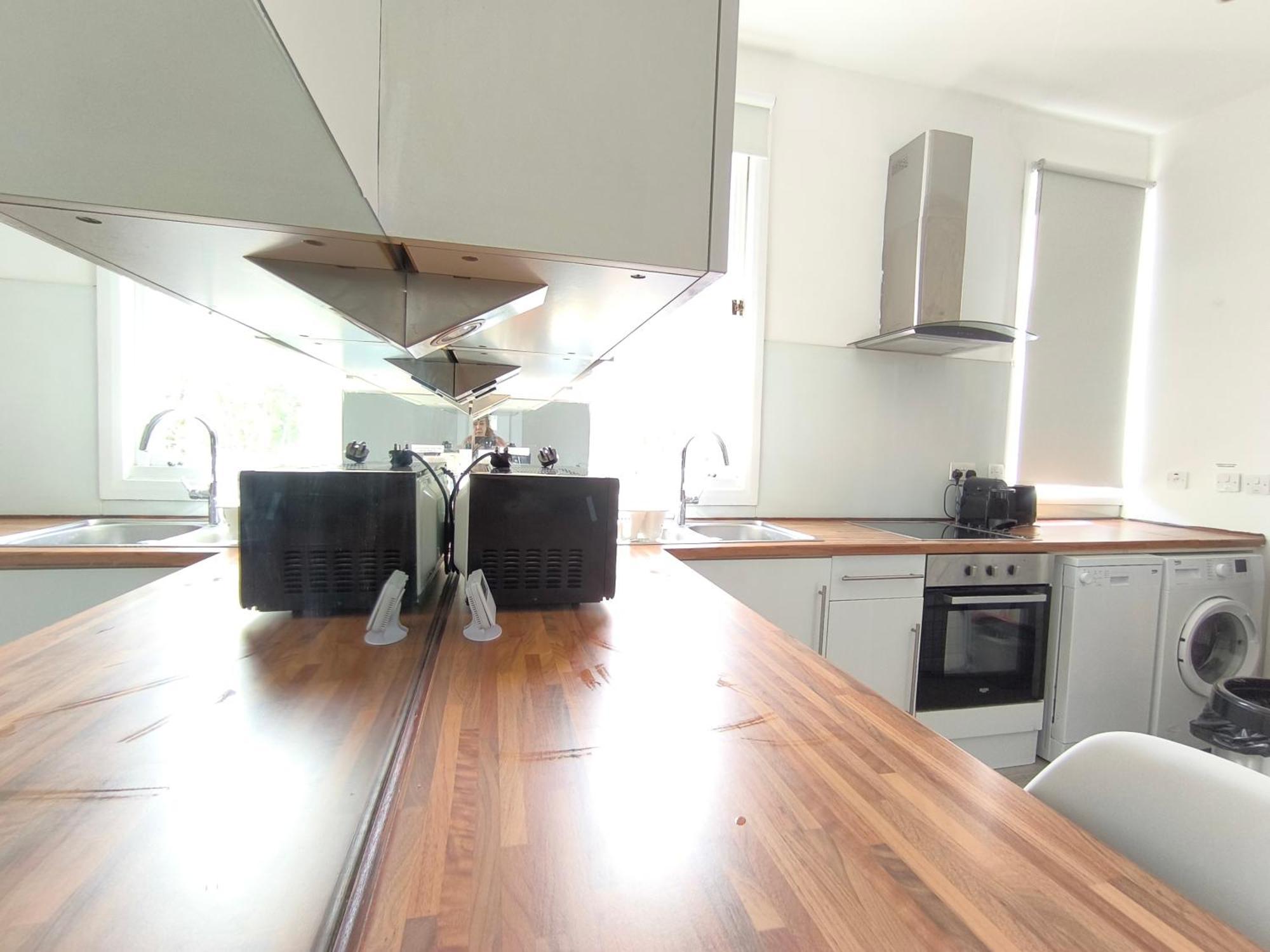 Bright Chiswick Apartment - Great Location ลอนดอน ภายนอก รูปภาพ