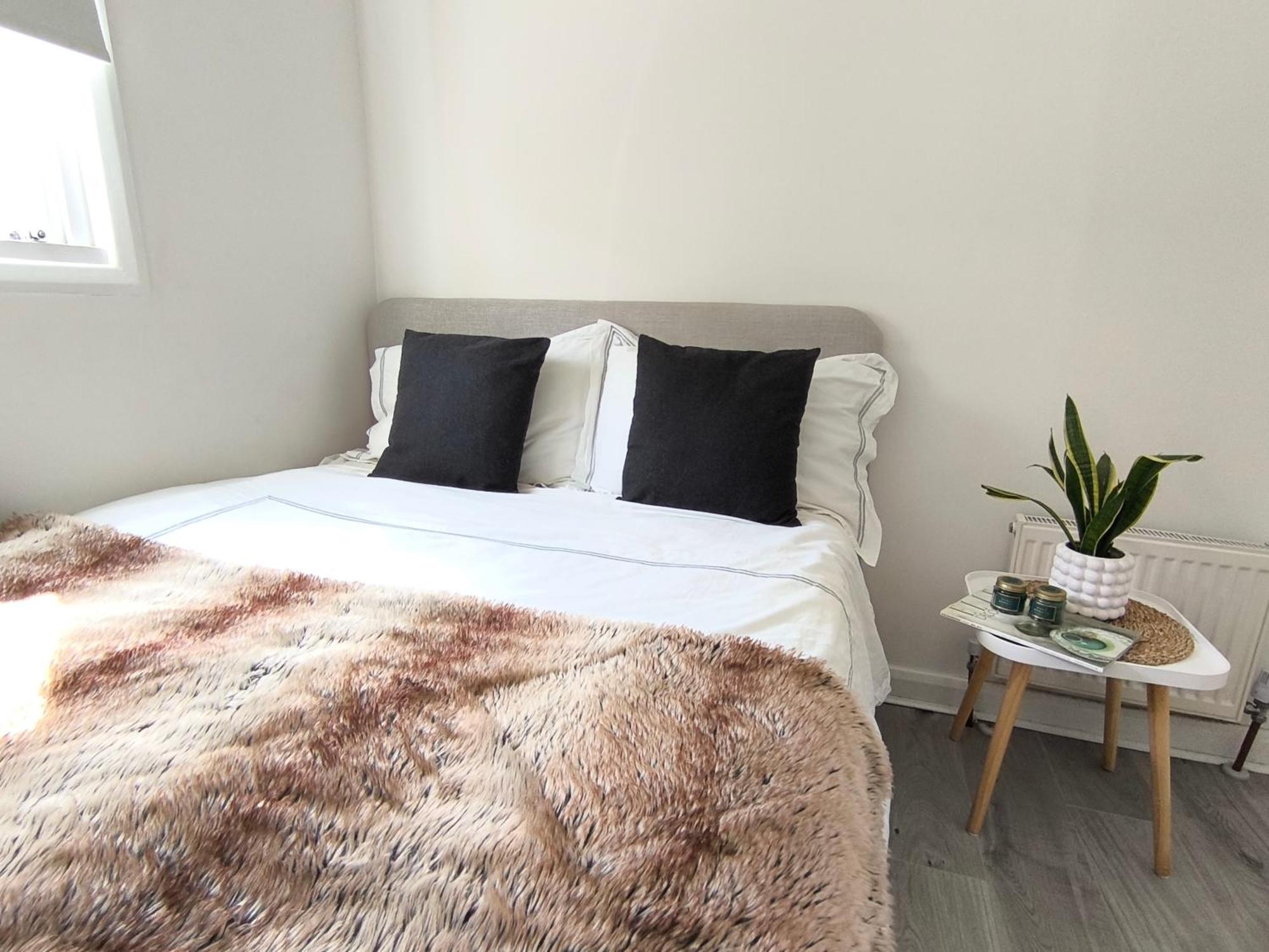 Bright Chiswick Apartment - Great Location ลอนดอน ภายนอก รูปภาพ